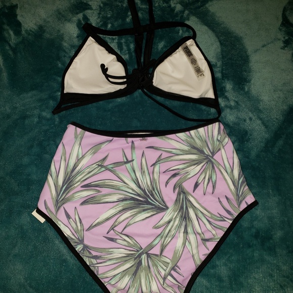 Bikini - Picture 3 of 5